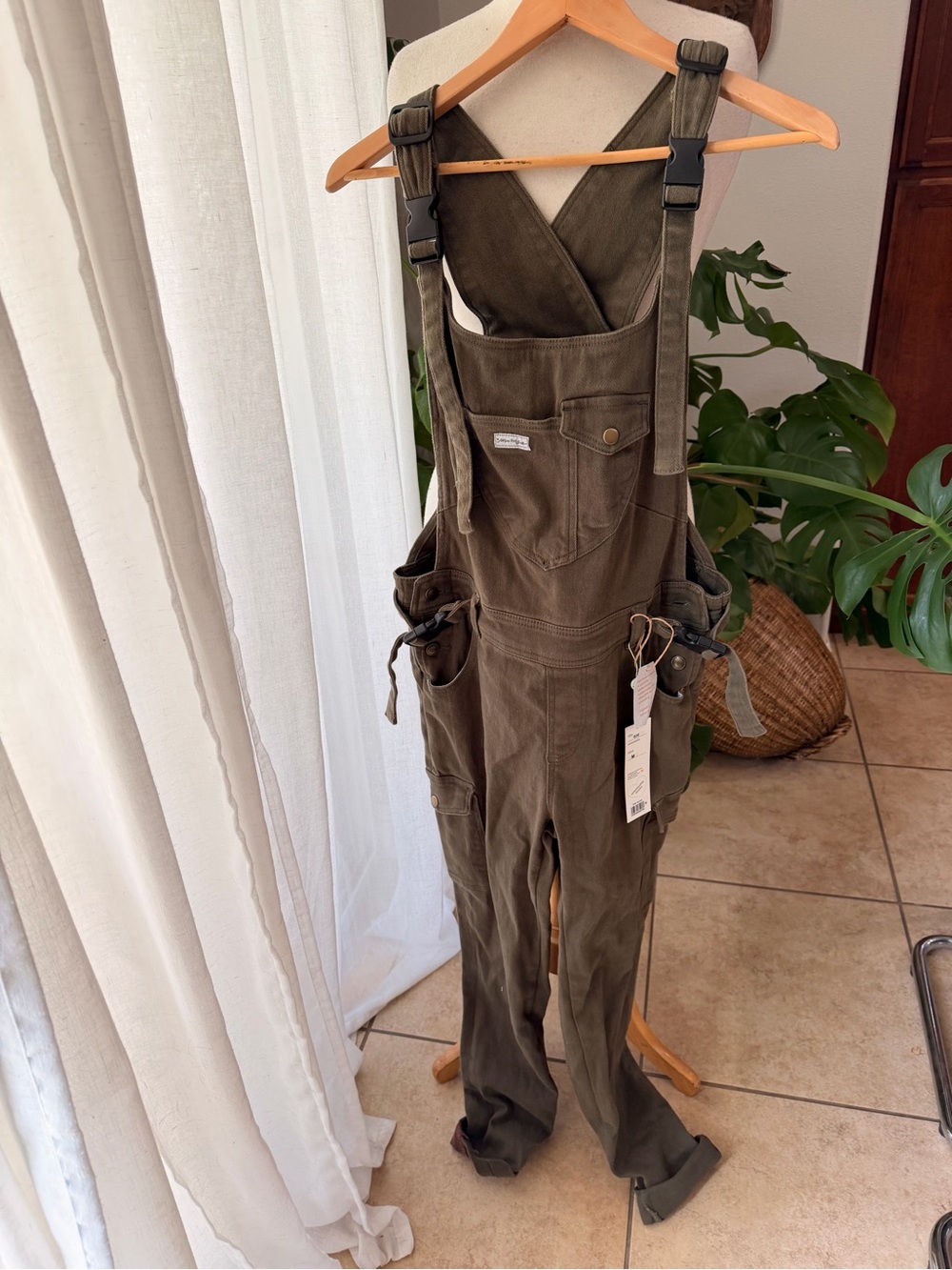The Mumsie Olive Babywearing Utility Overalls Size M NWT Carrier Dungarees
